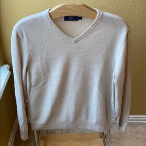 Vineyard Vines V-neck sweater. Size L